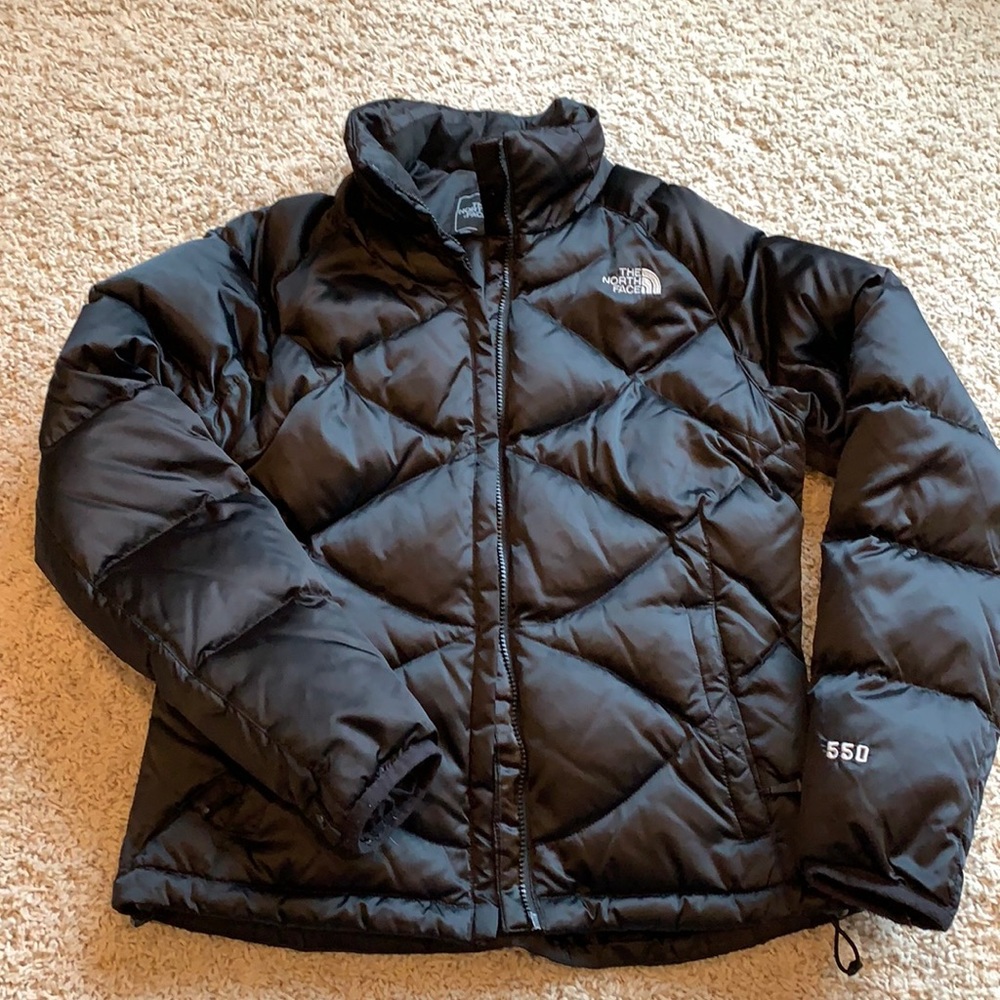 Women’s North Face puffer jacket EUC! Size M